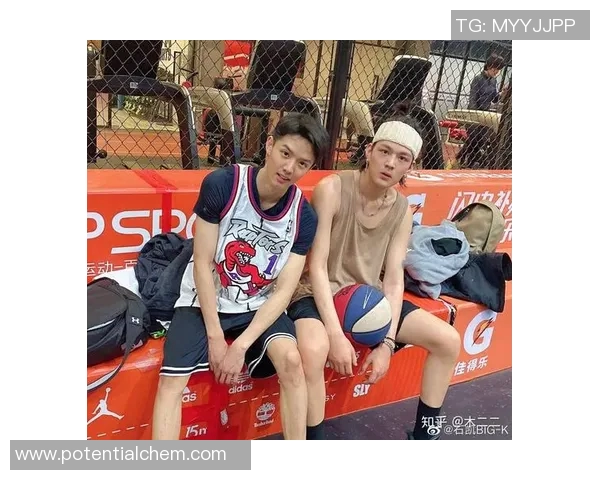 足球明星齐聚一堂挑战极限娱乐综艺节目精彩纷呈引爆全场热情